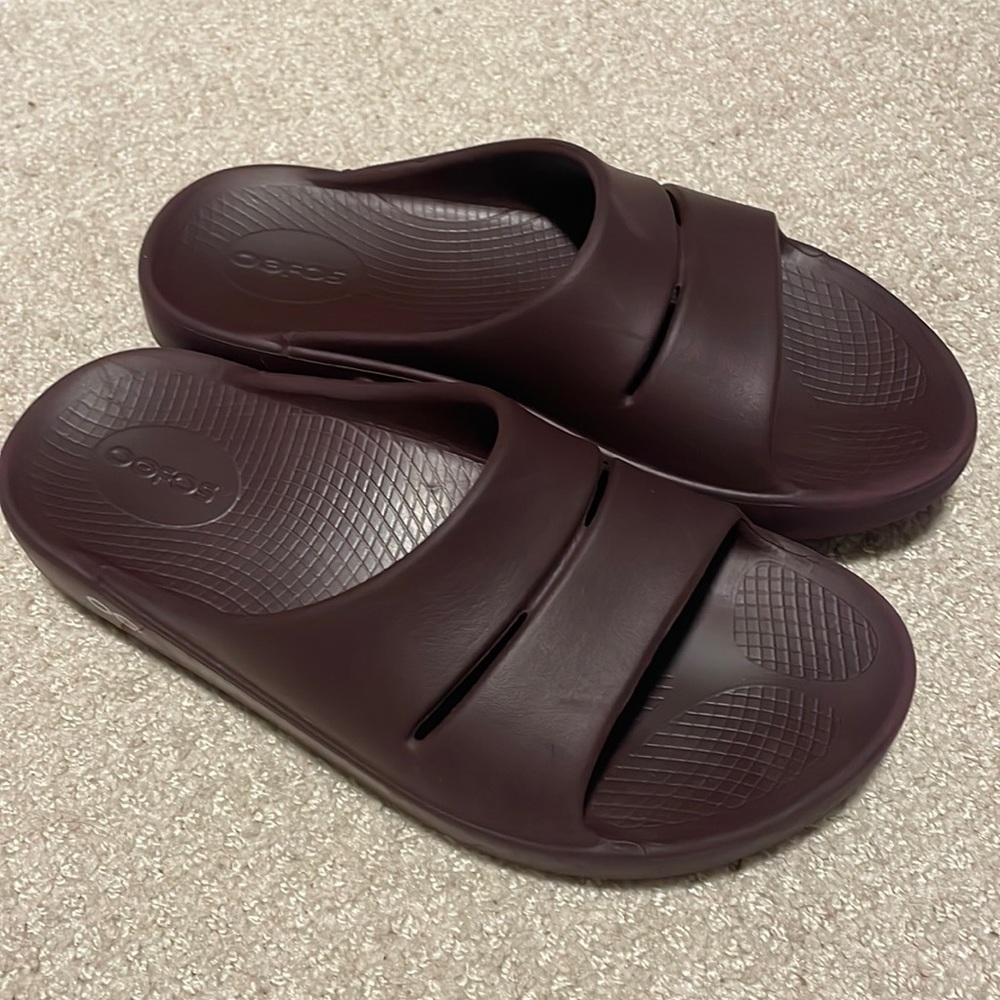 Oofos, Size 7